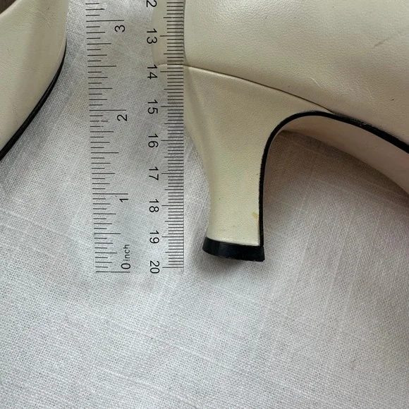 Nine West Vintage Ivory Leather Pointed Toe Heel Pumps Classic Shoes 90s - Picture 4 of 12